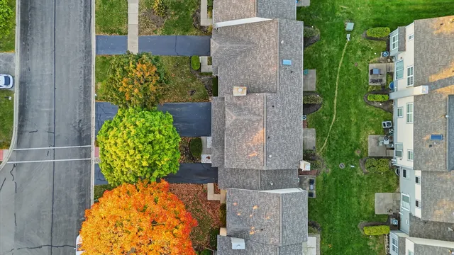 $359,999 | 1297 Woodlake Drive, Carol Stream, IL 60188