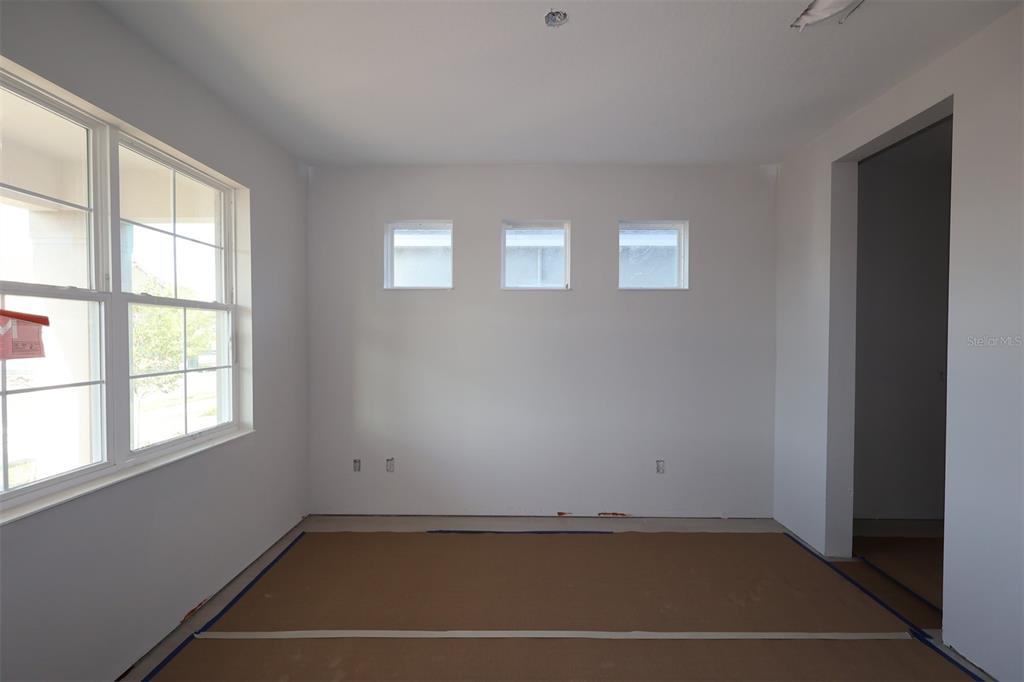 5291 High Line Drive St. Cloud, FL 34771 - Photo 10 of 24 an empty room with a window