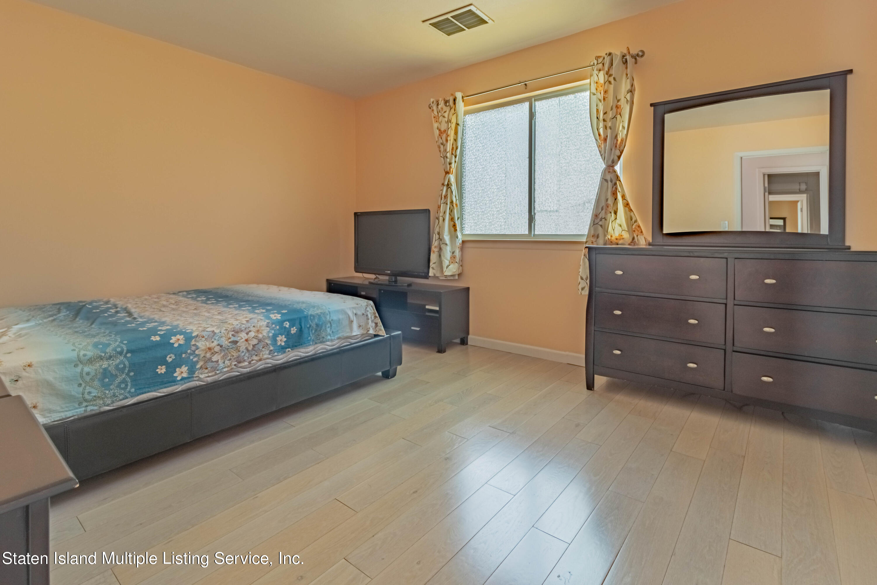 268 Timber Ridge Drive Staten Island, NY 10306 - Photo 13 of 30 13