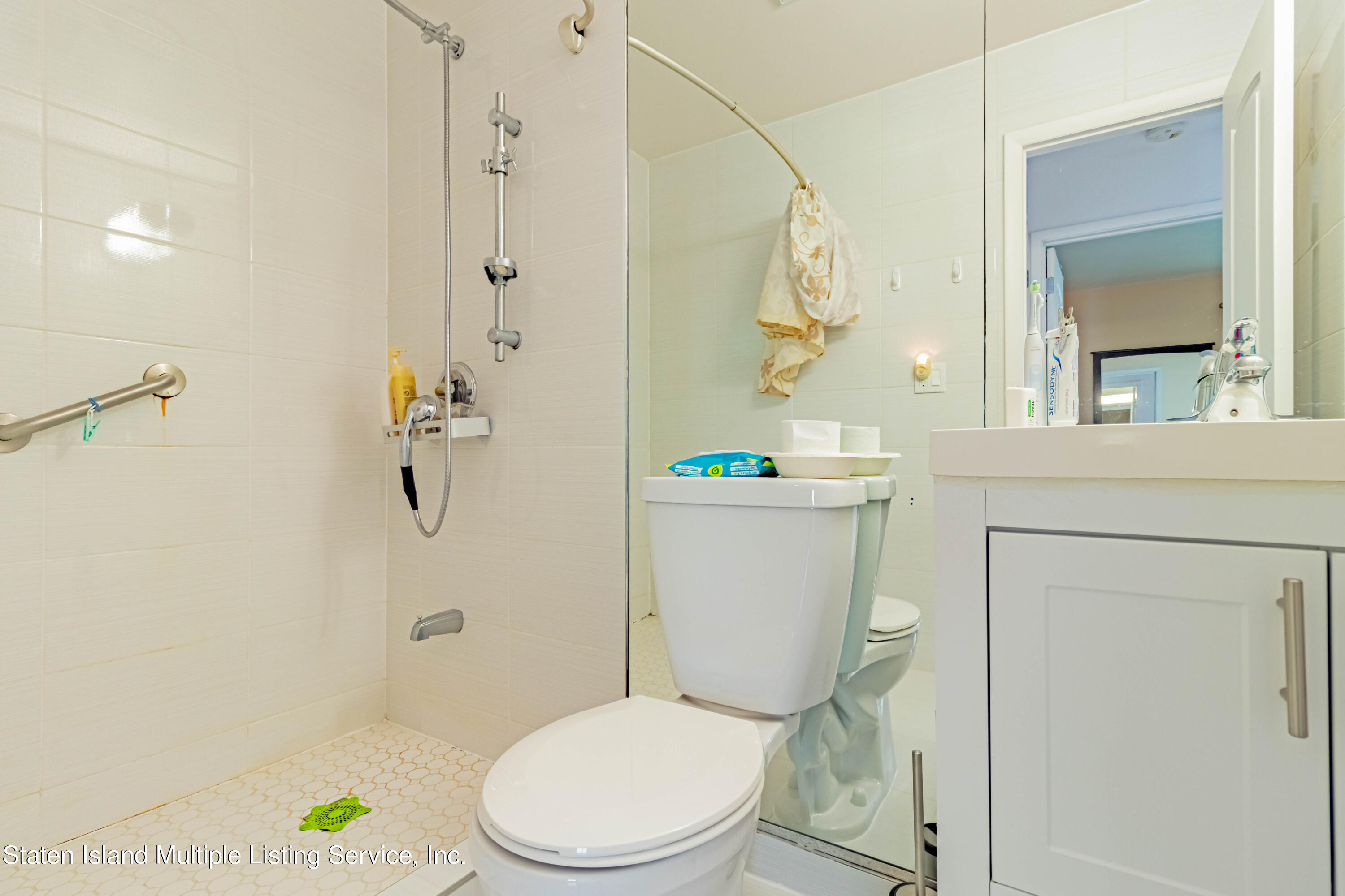 268 Timber Ridge Drive Staten Island, NY 10306 - Photo 14 of 30 14