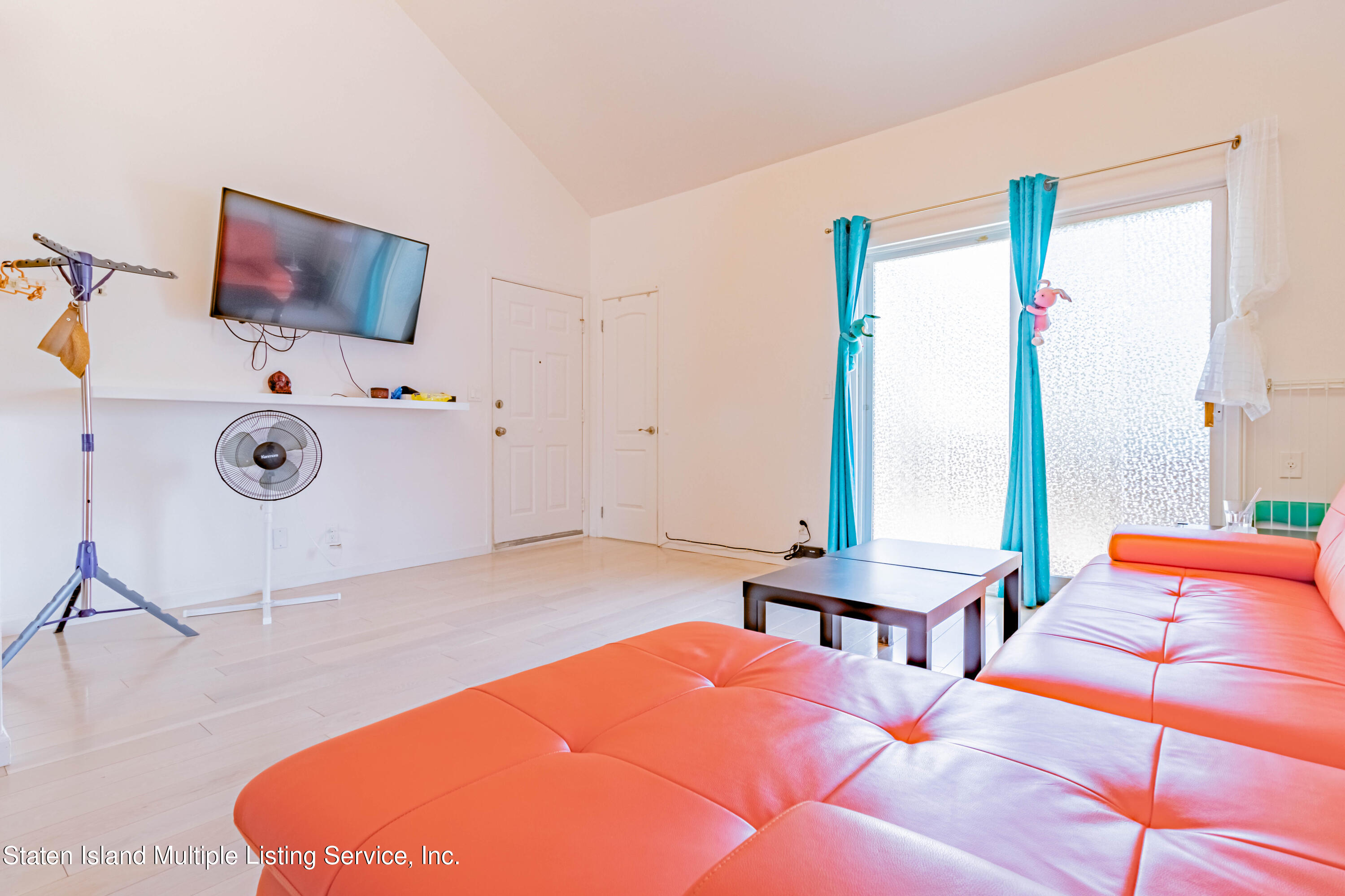 268 Timber Ridge Drive Staten Island, NY 10306 - Photo 4 of 30 04