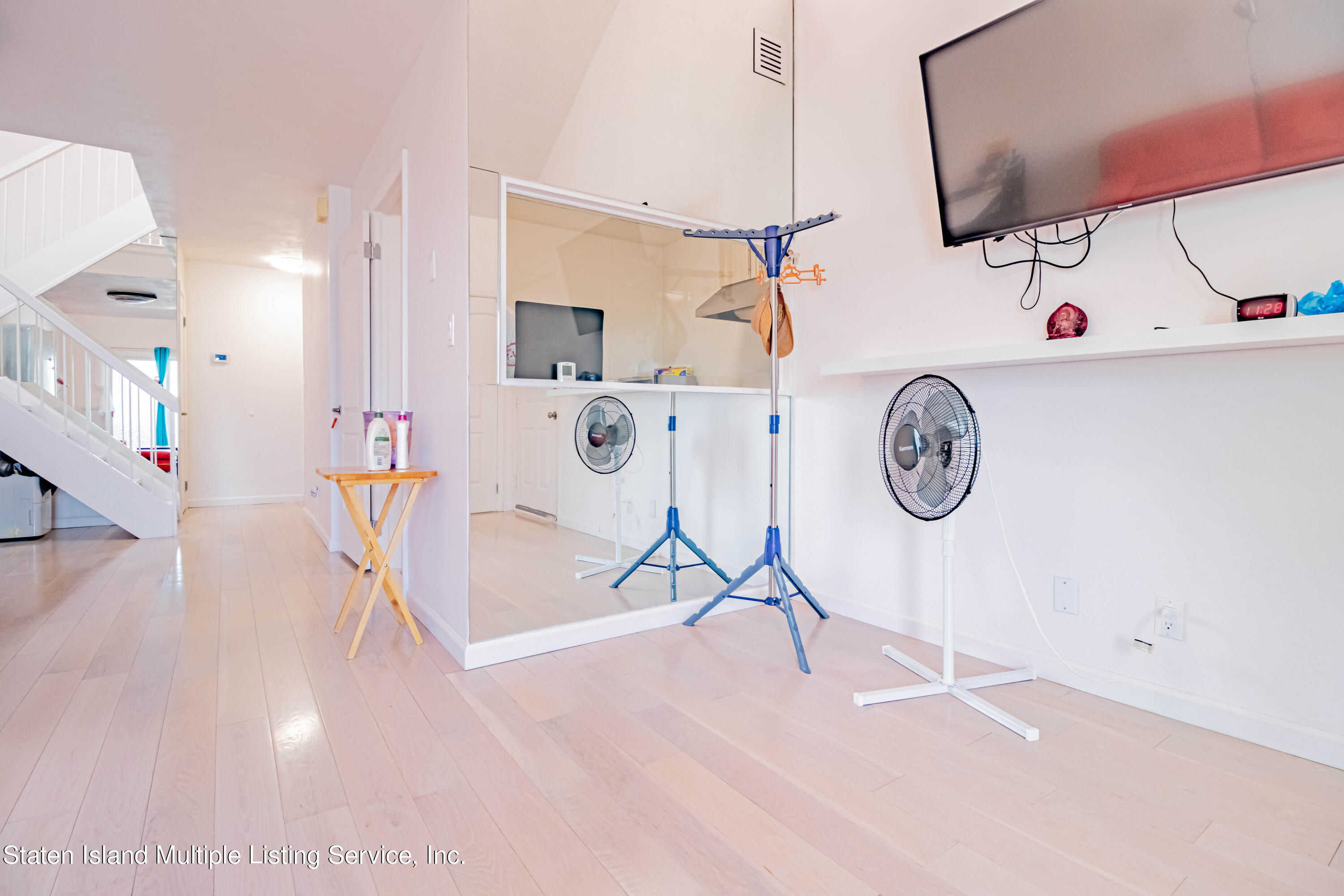 268 Timber Ridge Drive Staten Island, NY 10306 - Photo 7 of 30 07