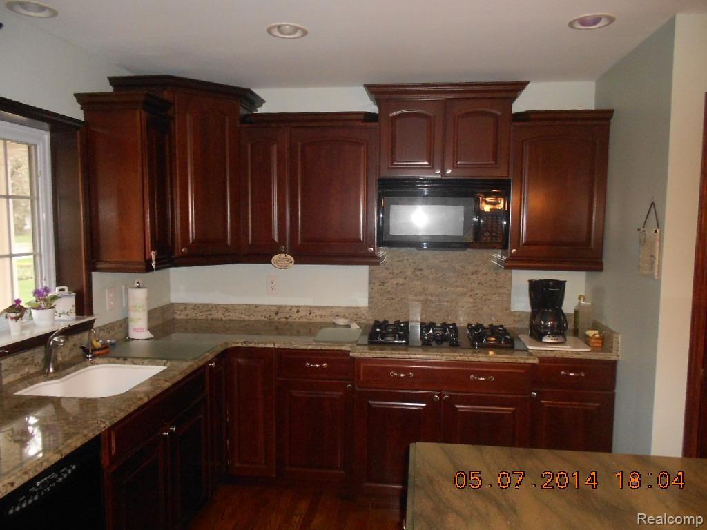 70 Clairview Road Grosse Pointe, MI 48236 - Photo 9 of 26 046.jpg