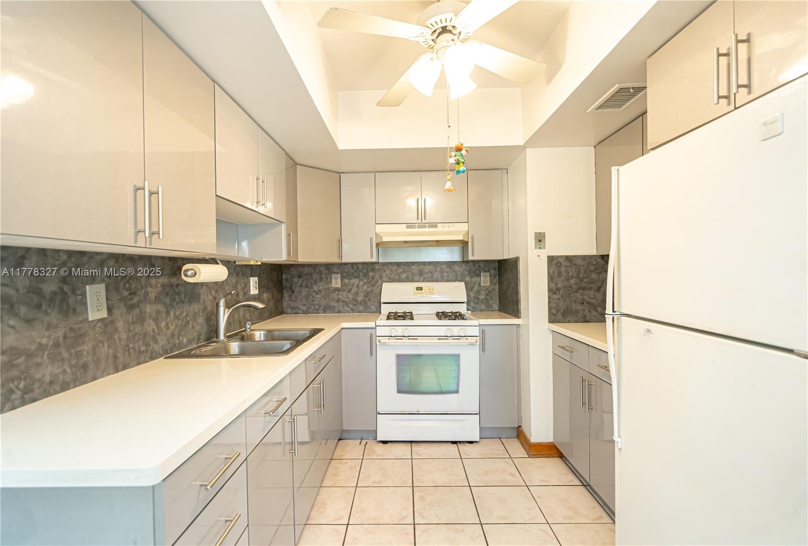 11467 Southwest 109th Road, Unit 7D Miami, FL 33176 - Photo 6 of 37 Gallery Image 6