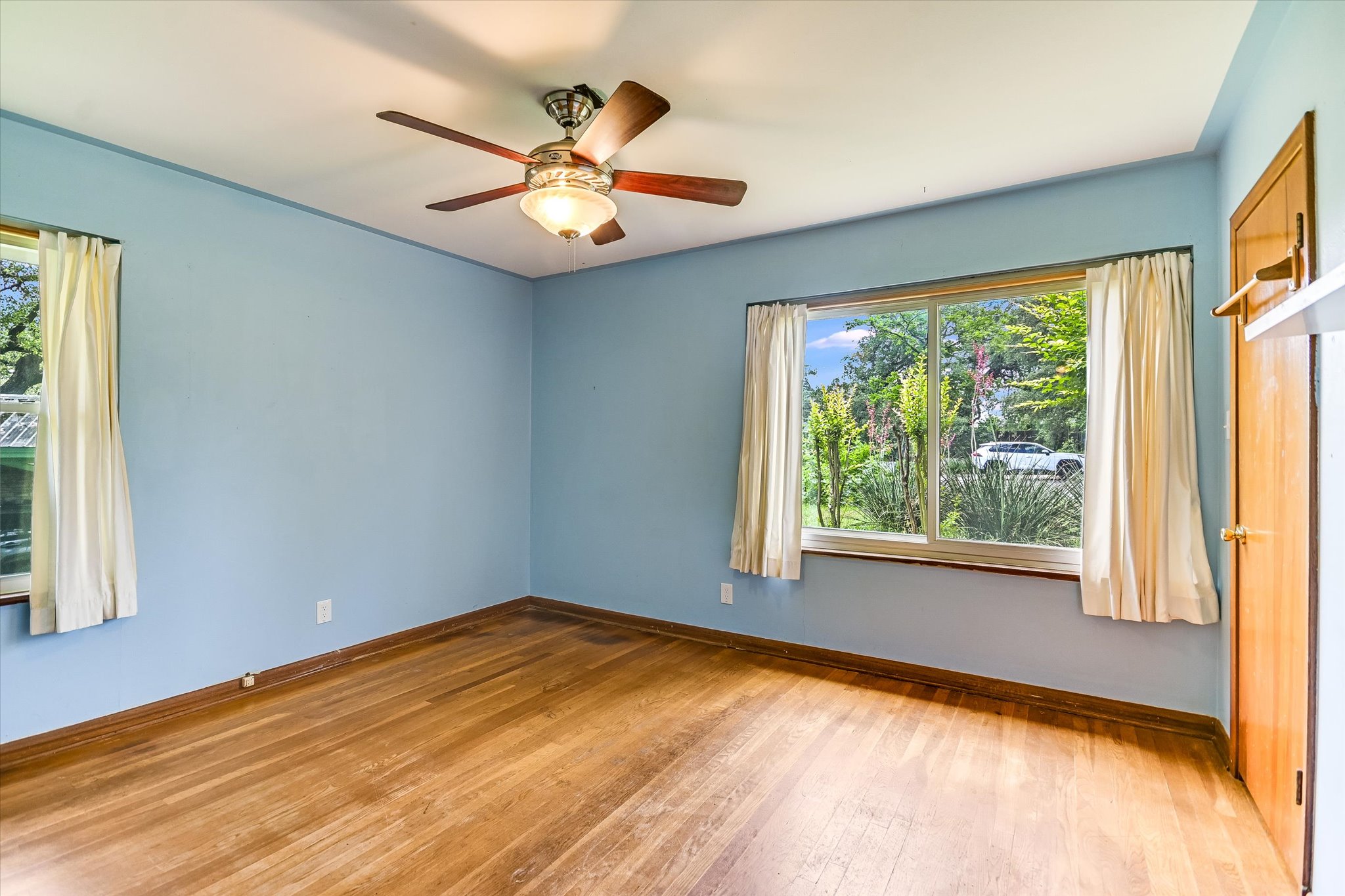 502 Sunset Circle Austin, TX 78704 - Photo 15 of 27 Hardwood floors + 2 windows