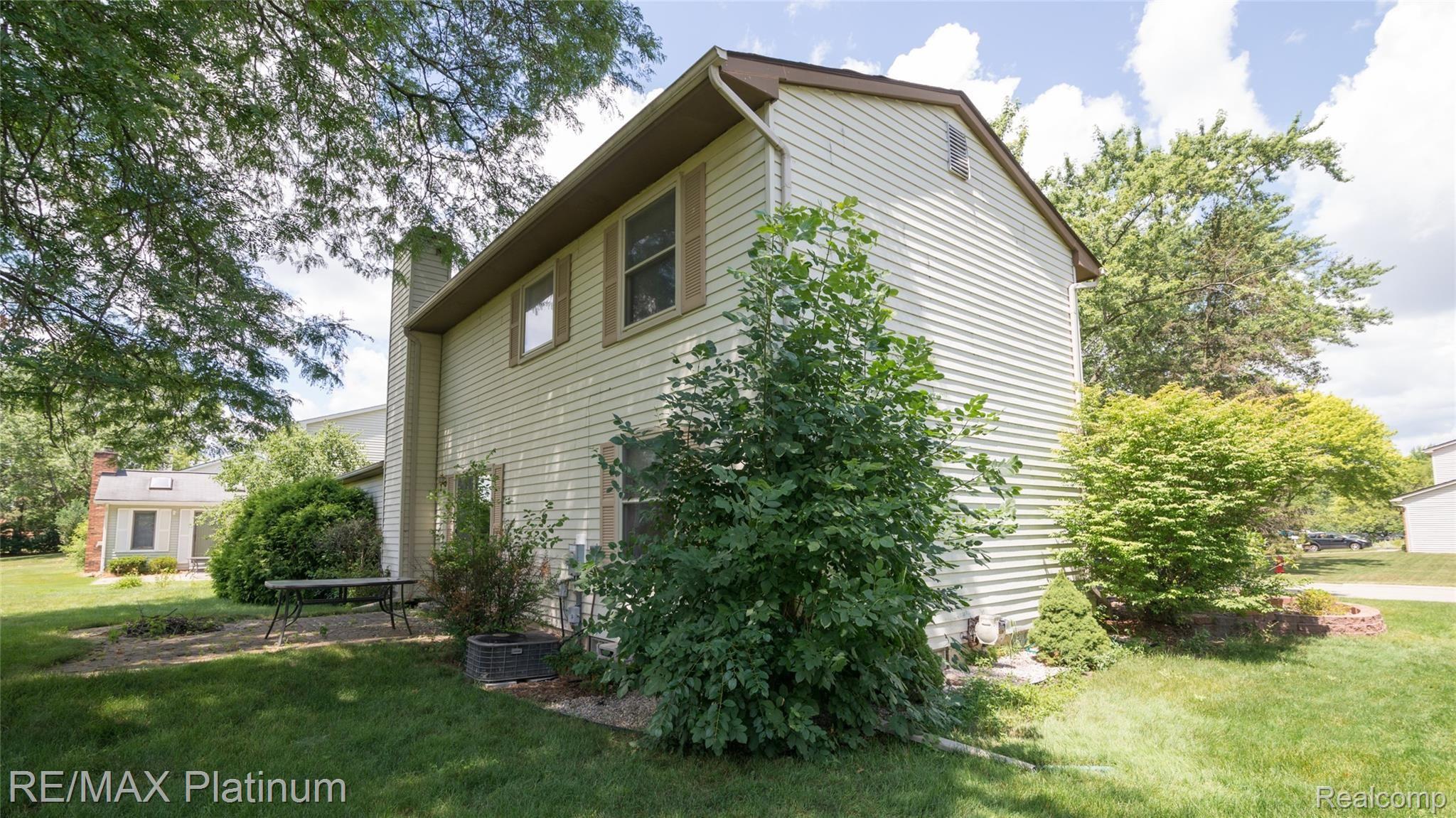 40361 Oak Tree Novi, MI 48375 - Photo 8 of 37 007_35.jpg