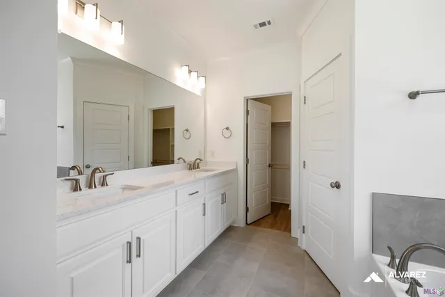 $363,990 | 10669 Deric Avenue, Denham Springs, LA 70726