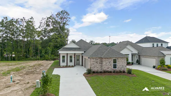 $343,990 | 10669 Deric Avenue, Denham Springs, LA 70726