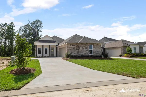 $343,990 | 10669 Deric Avenue, Denham Springs, LA 70726