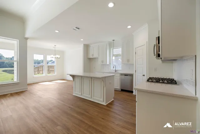 $363,990 | 10669 Deric Avenue, Denham Springs, LA 70726