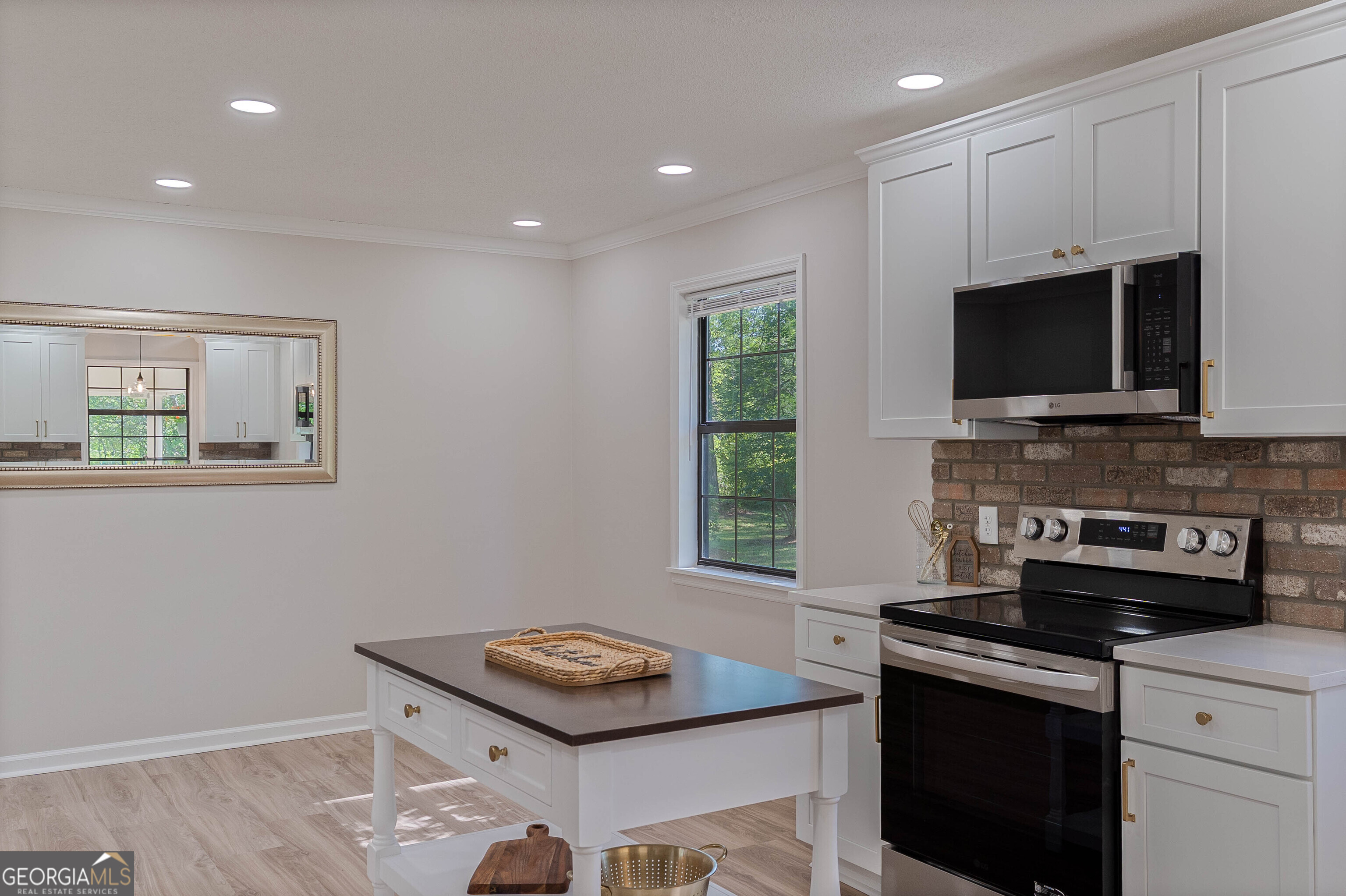 1010 Cherrywood Road Waycross, GA 31503 - Photo 9 of 27