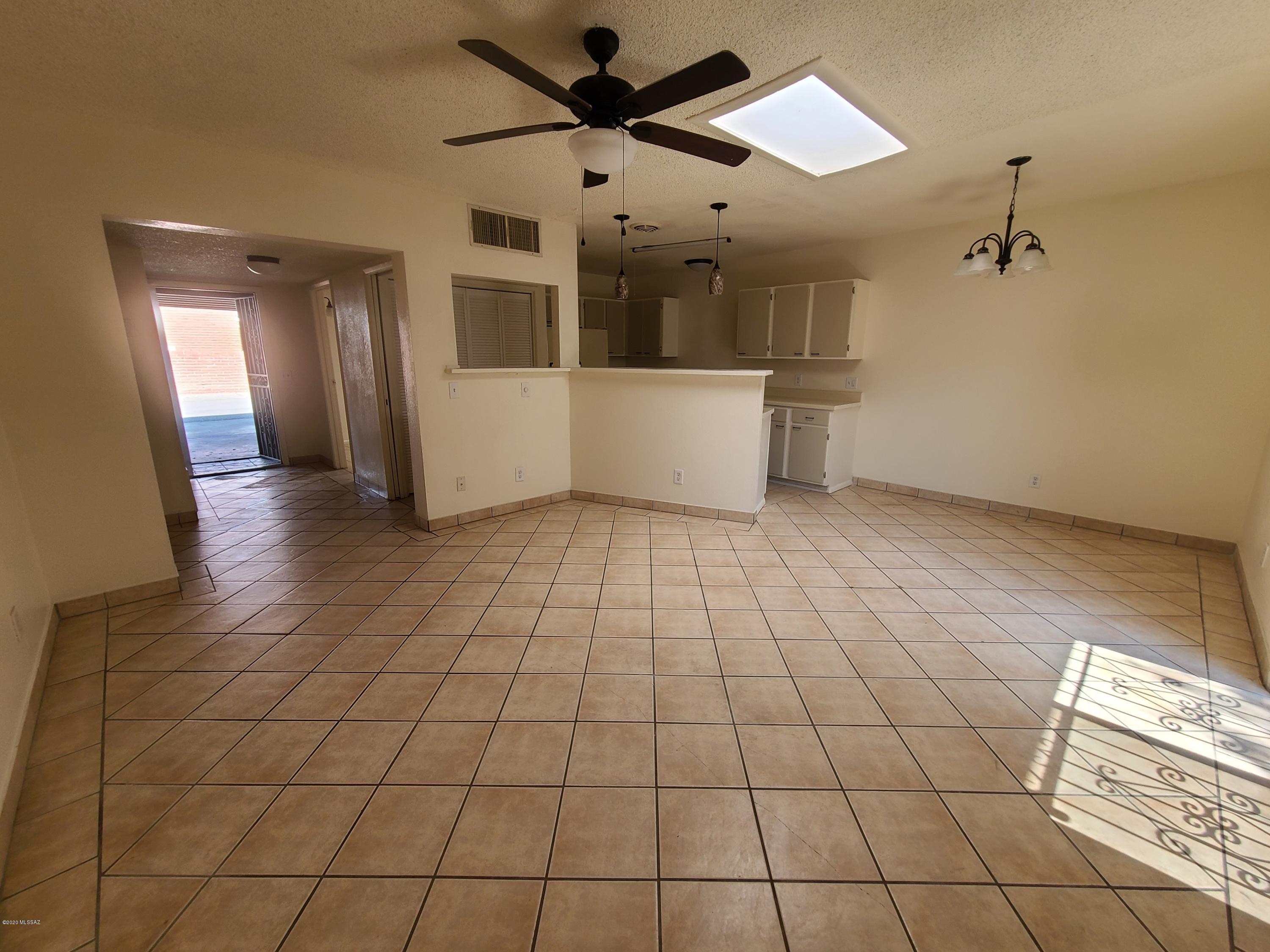 320 West King Road Tucson, AZ 85705 - Photo 1 of 10