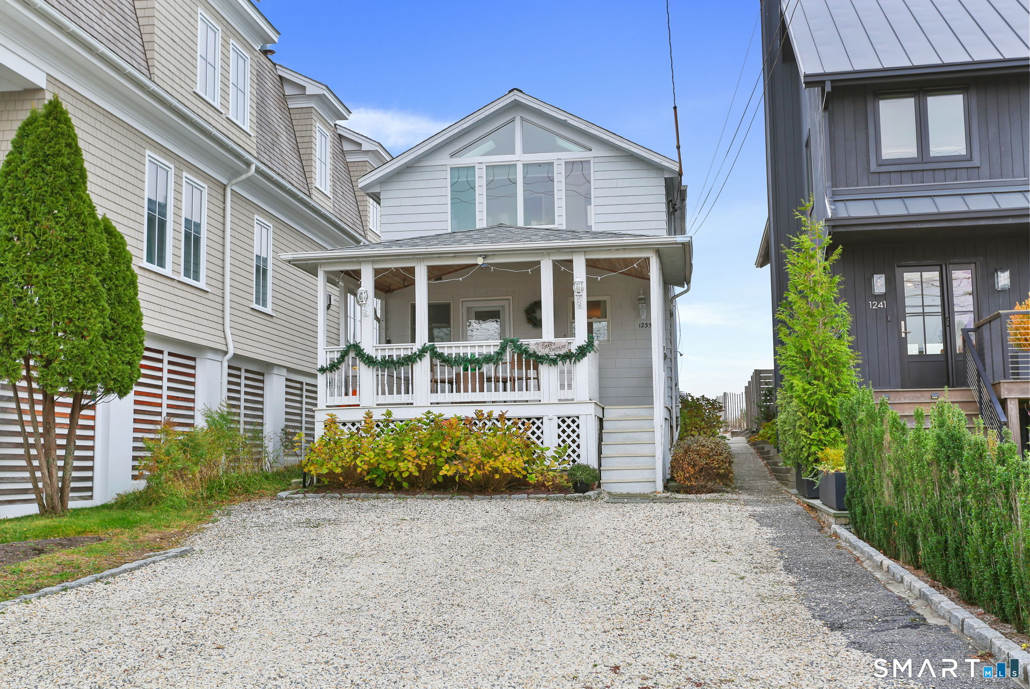 1235 Fairfield Beach Road Fairfield, CT 06824 - Photo 3 of 31