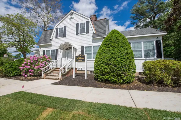 $2,800 | 8 Northridge Street, Unit 8, Huntington Station, NY 11746