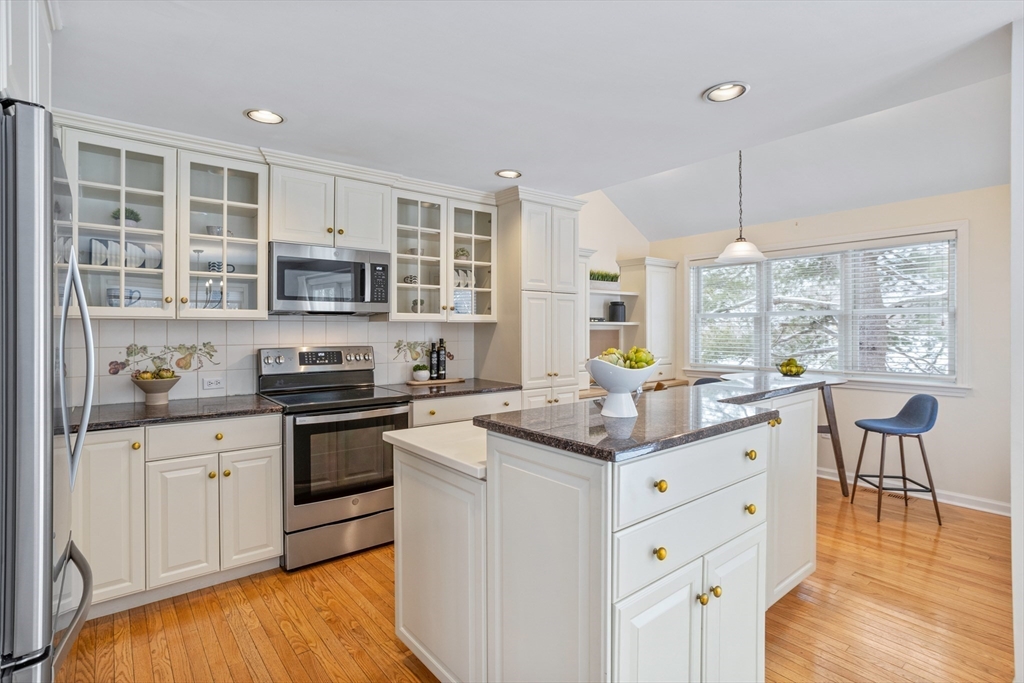 183 Bishops Forest Drive, Unit 183 Waltham, MA 02452 - Photo 4 of 37