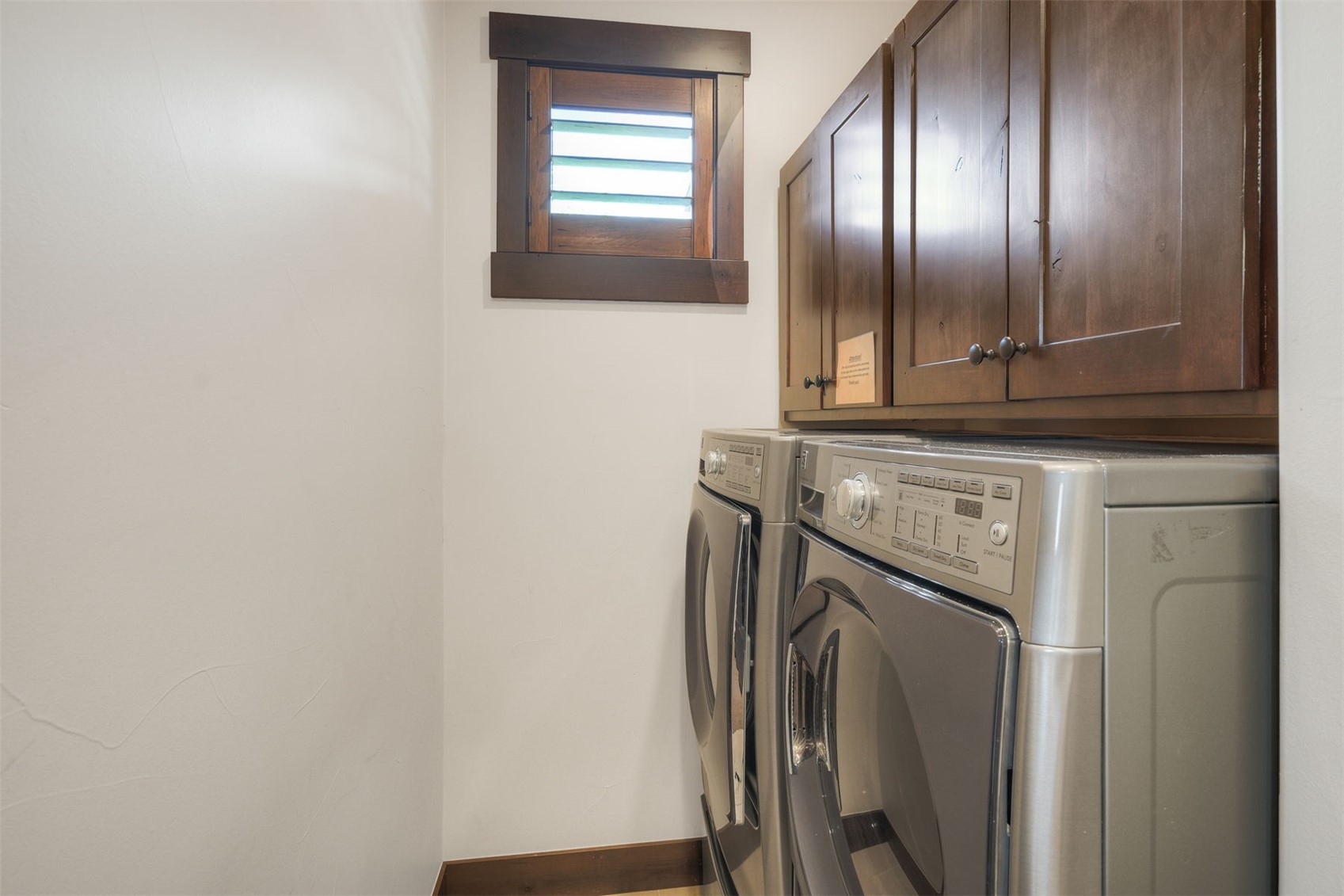 21 Moss Way Silverthorne, CO 80498 - Photo 31 of 50 a view of a washer and dryer