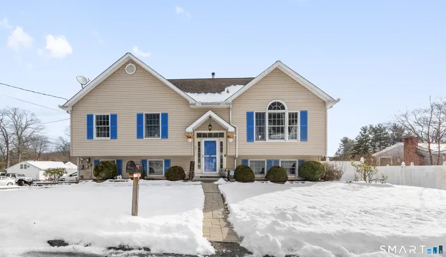 $414,900 | 43 Woodycrest Road, Meriden, CT 06451