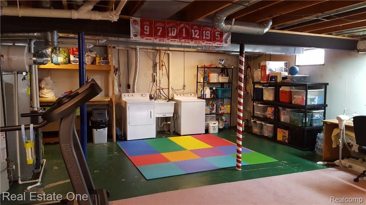 772 Whitney Drive Rochester, MI 48307 - Photo 24 of 27 772 Whitney Dr 22.jpg