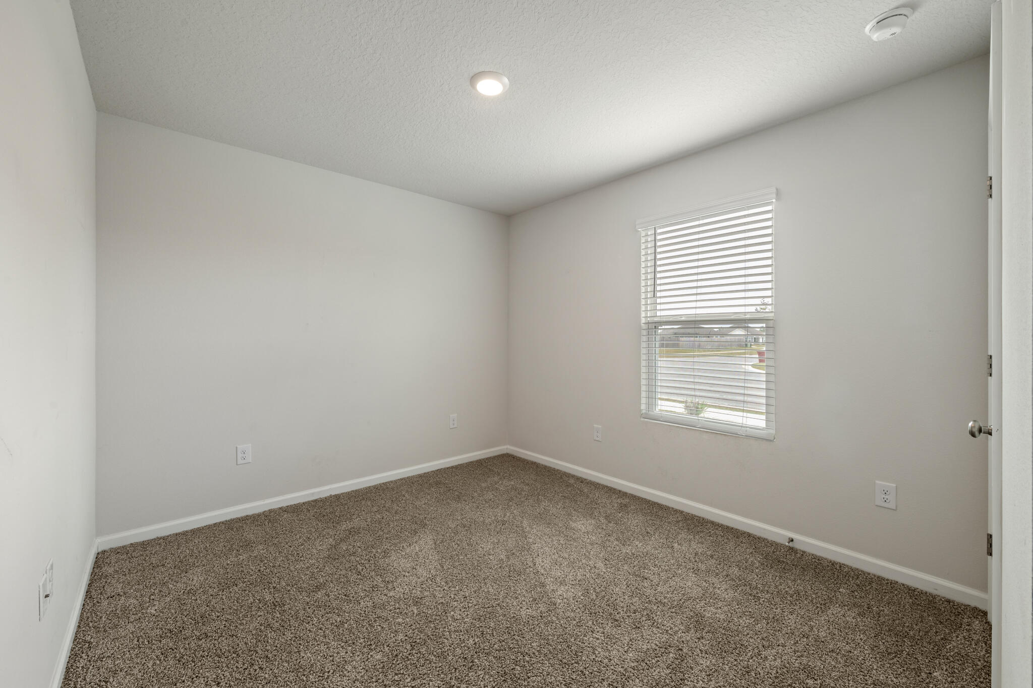 932 Sandbar Loop Crestview, FL 32539 - Photo 7 of 44 an empty room with a window