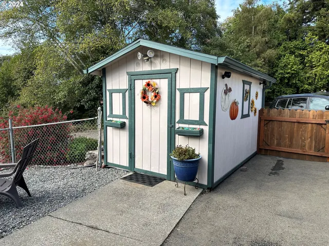 $350,000 | 97984 Klamath Avenue, Brookings, OR 97415