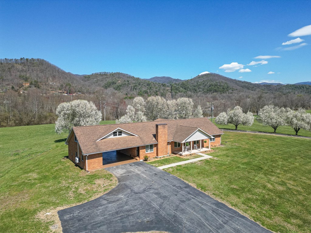 2915 Airport Road Marble, NC 28905 - Photo 2 of 51