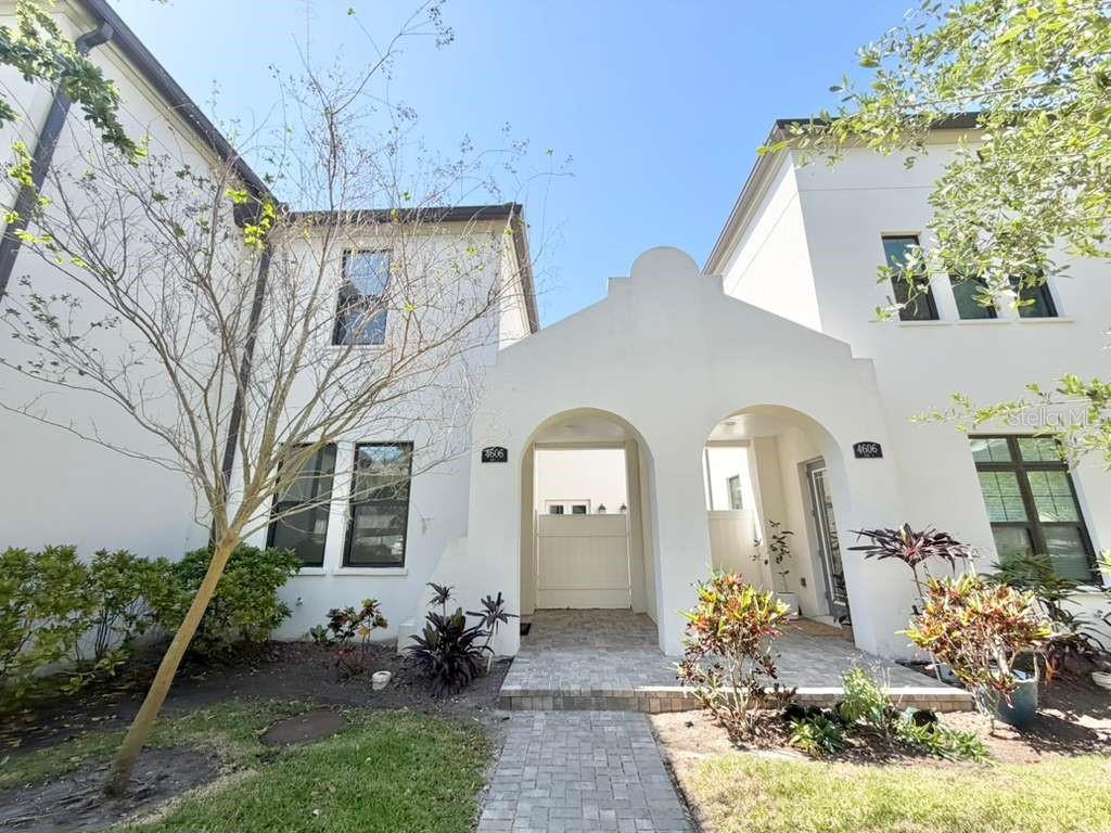 4606 West Fig Street, Unit 2 Tampa, FL 33609 - Photo 25 of 26 a front view of a house with a garden