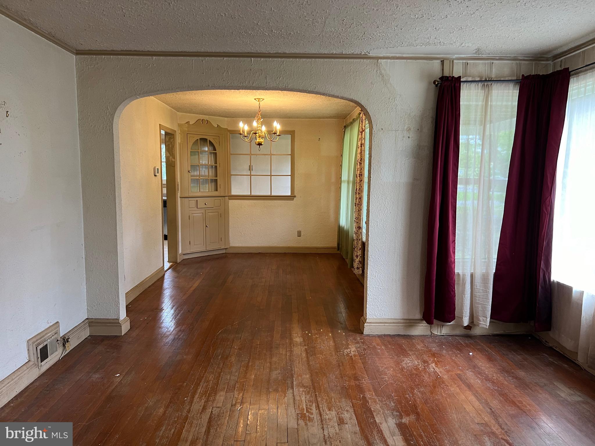 25730 Ridge Road Damascus, MD 20872 - Photo 5 of 34 Gallery Image 5