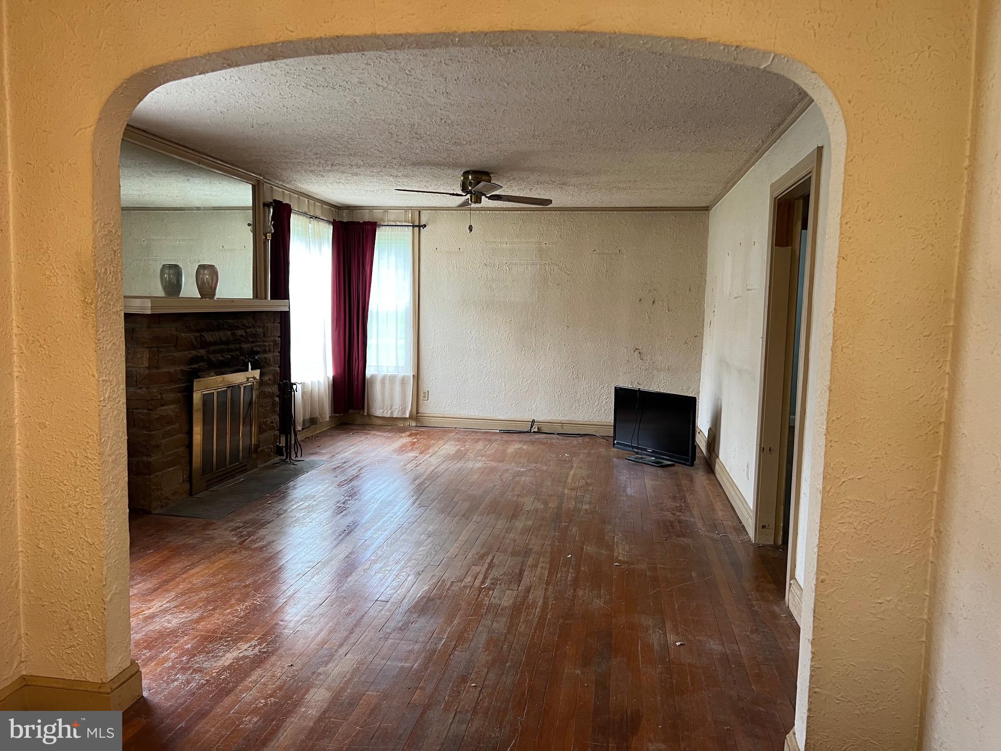 25730 Ridge Road Damascus, MD 20872 - Photo 6 of 34 Gallery Image 6