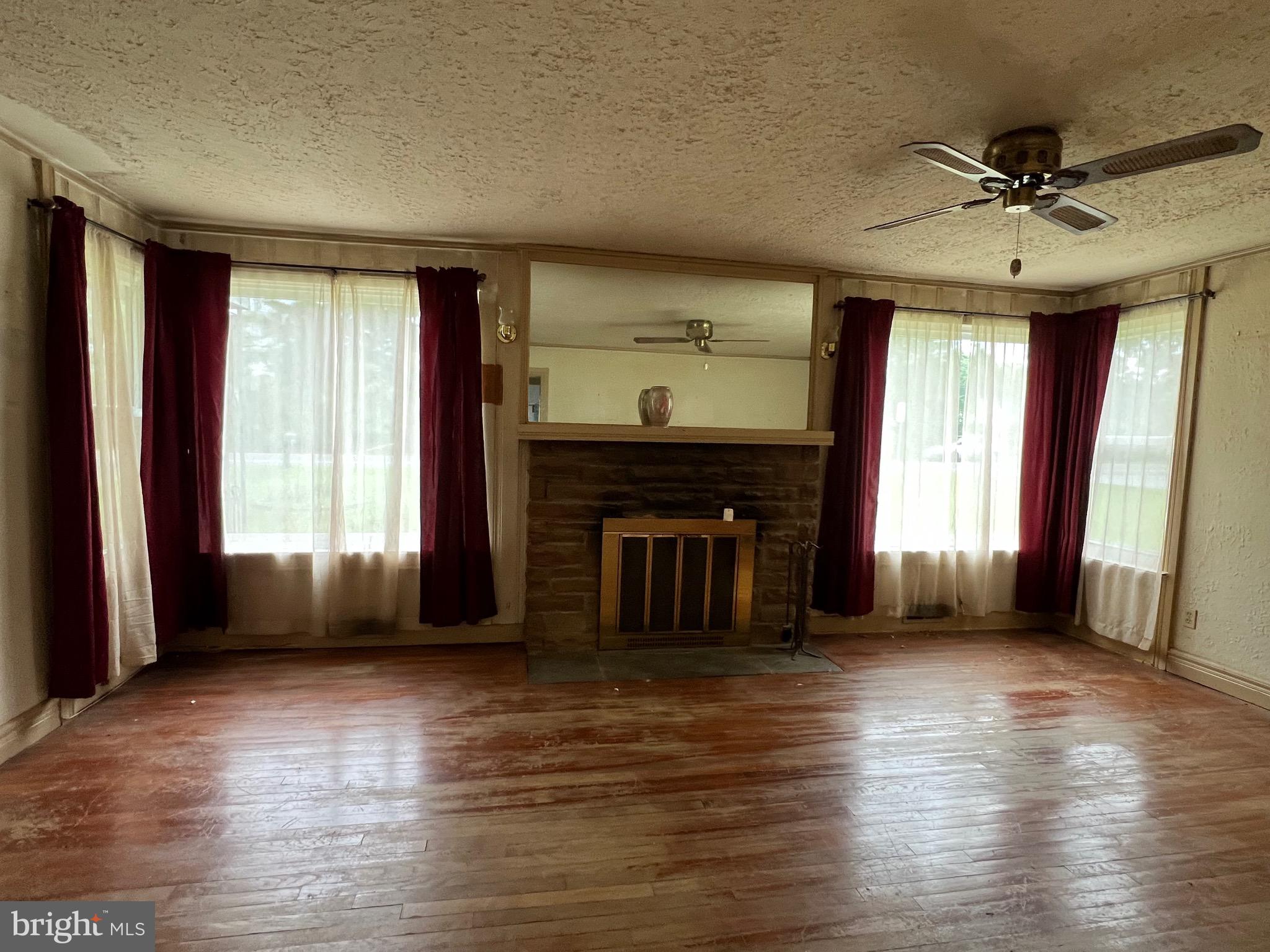 25730 Ridge Road Damascus, MD 20872 - Photo 7 of 34 Gallery Image 7