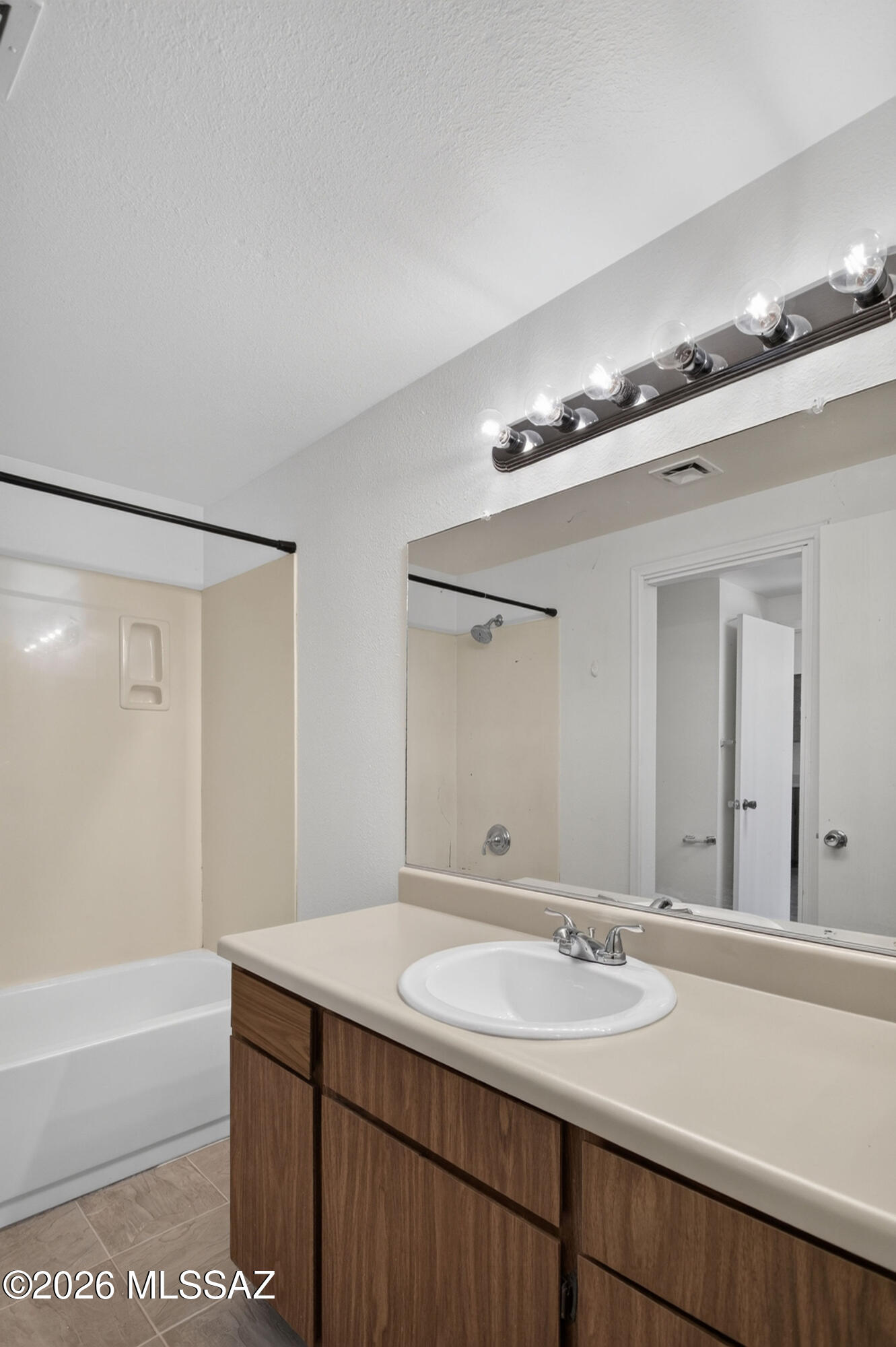 3750 North Country Club Road, Unit 41 Tucson, AZ 85716 - Photo 19 of 32 IMG_7582