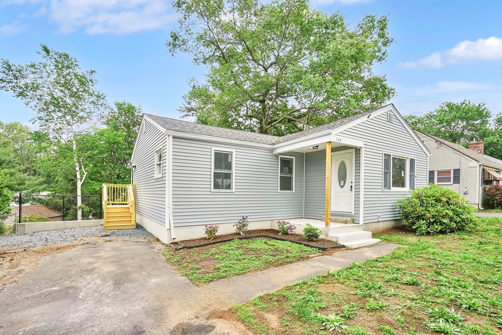 738 Piper Road West Springfield, MA 01089 - Photo 2 of 24 a front view of a house with garden