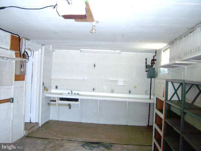 5222 Light Street Springfield, VA 22151 - Photo 7 of 28 Garage 1