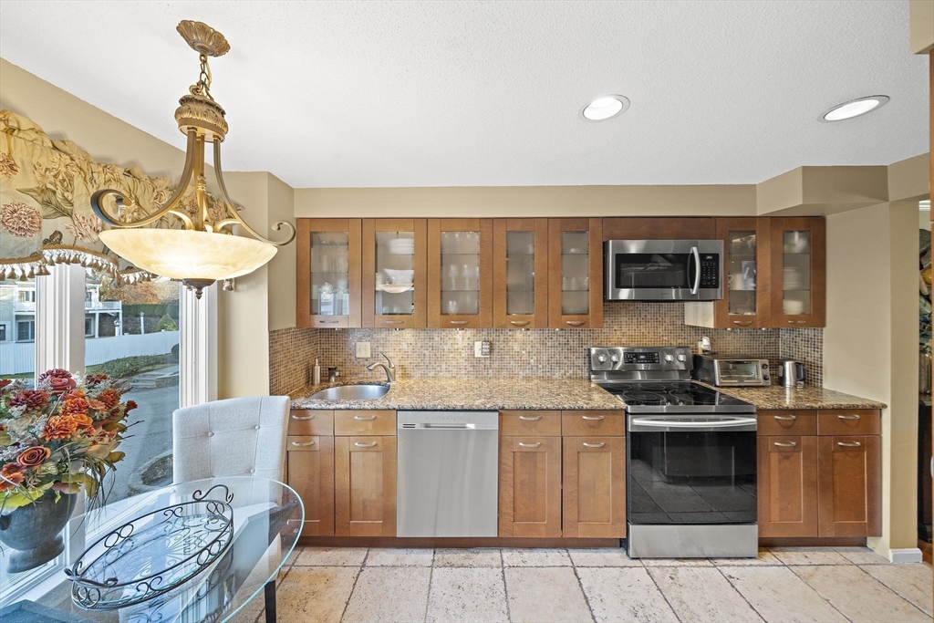 86 Abington Road, Unit 86 Danvers, MA 01923 - Photo 8 of 41