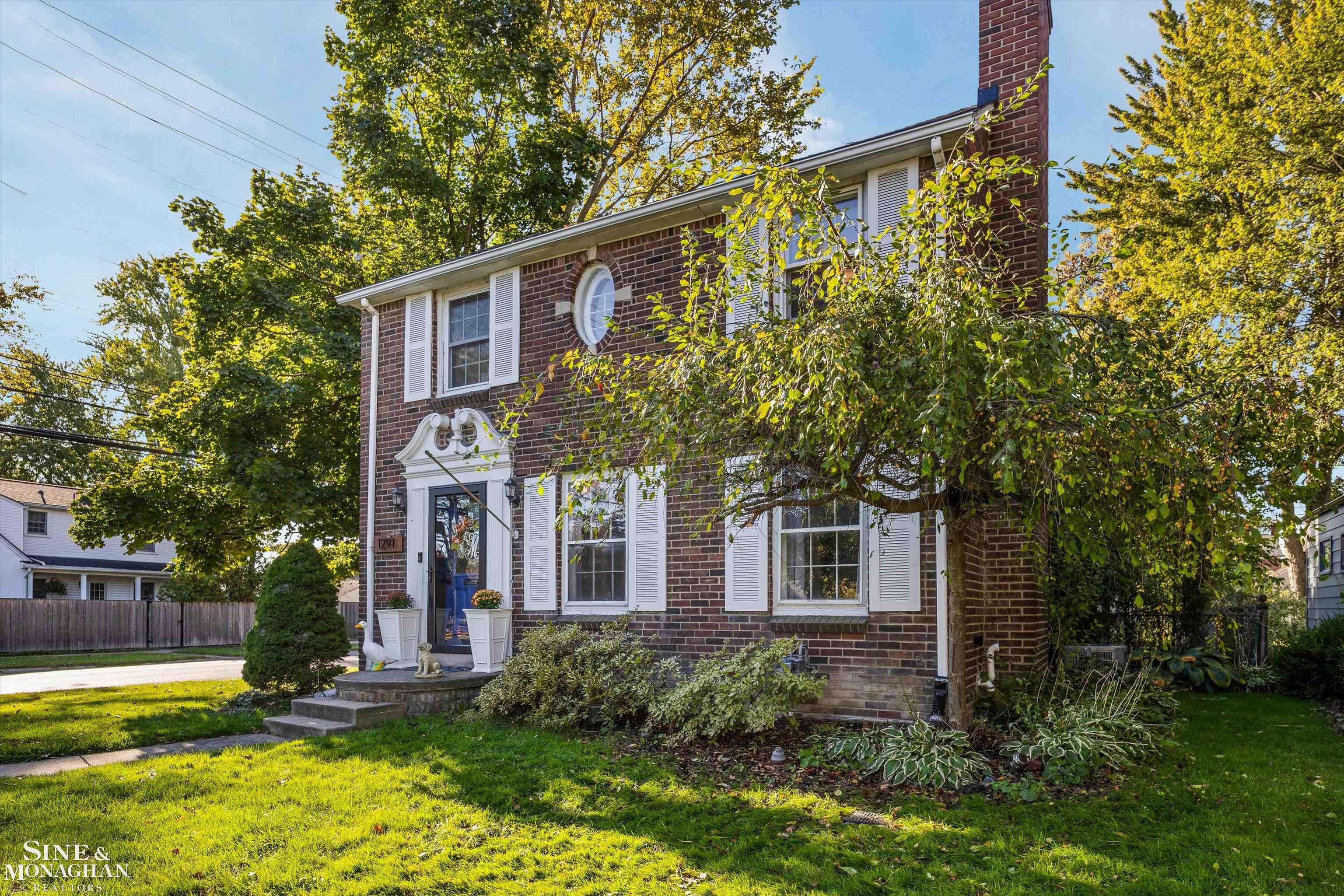 1291 Roslyn Road Grosse Pointe Woods, MI 48236 - Photo 35 of 39