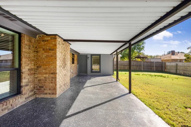 a view of an entryway