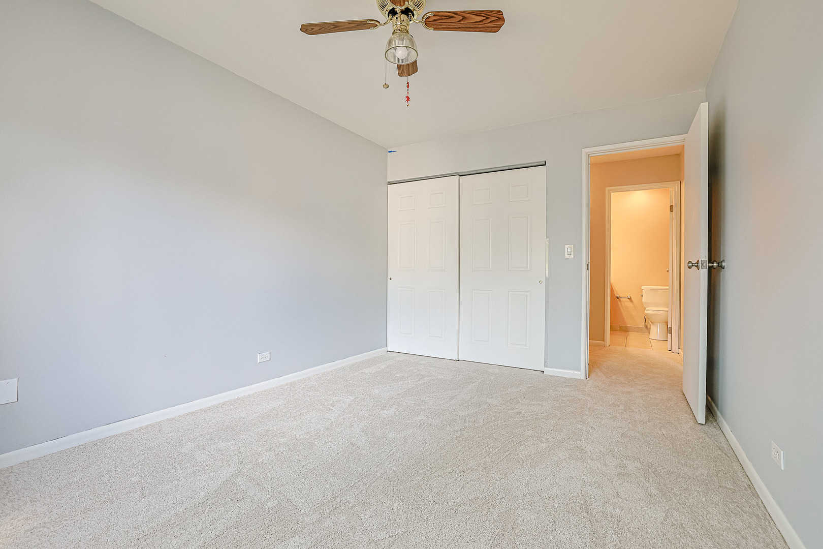 3008 Roberts Drive, Unit 5 Woodridge, IL 60517 - Photo 3 of 22 a view of an empty room