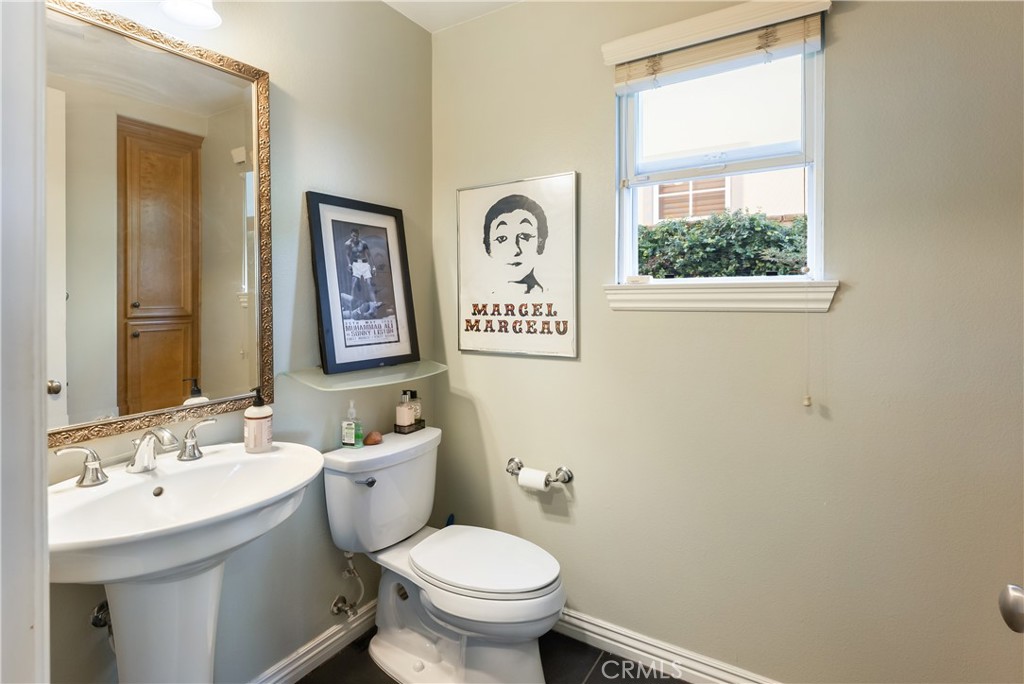 4591 Camino Del Sol Calabasas, CA 91302 - Photo 10 of 58