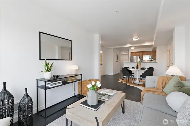 $425,000 | 1909 10th Avenue West, Unit 203, Seattle, WA 98119