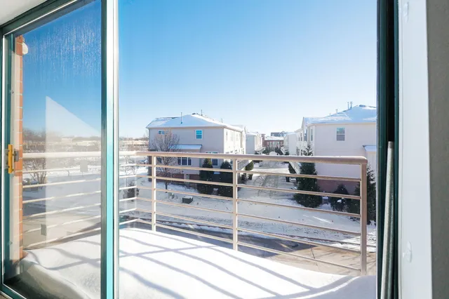 $175,900 | 3255 Kirchoff Road, Unit 306, Rolling Meadows, IL 60008