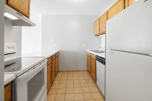 $175,900 | 3255 Kirchoff Road, Unit 306, Rolling Meadows, IL 60008