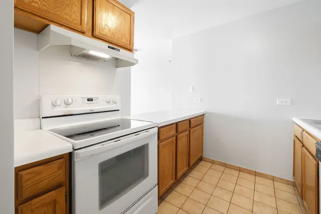 $175,900 | 3255 Kirchoff Road, Unit 306, Rolling Meadows, IL 60008