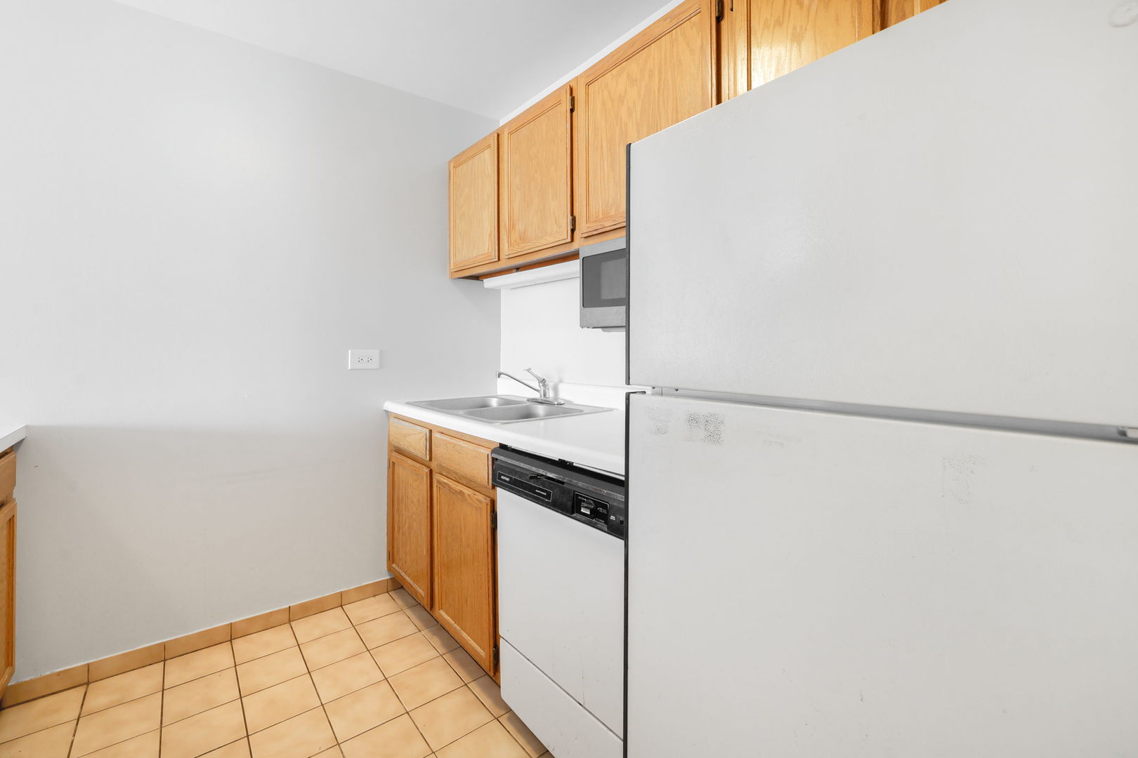 3255 Kirchoff Road, Unit 306 Rolling Meadows, IL 60008 - Photo 6 of 17