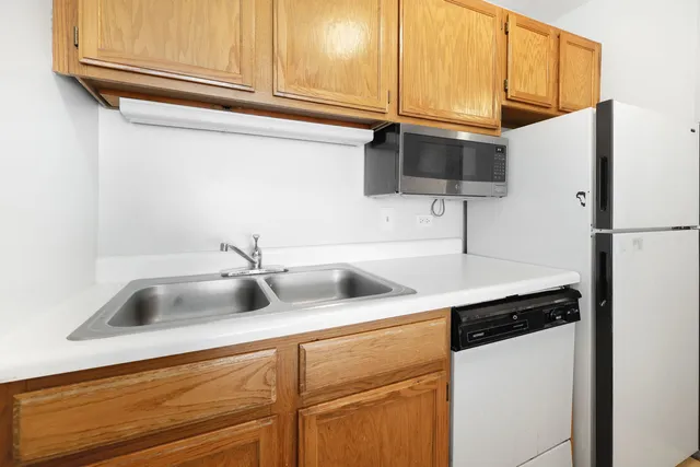 $175,900 | 3255 Kirchoff Road, Unit 306, Rolling Meadows, IL 60008