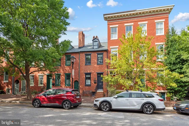 $2,950 | 106 West Lee Street, Baltimore, MD 21201