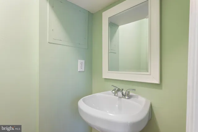 $2,950 | 106 West Lee Street, Baltimore, MD 21201