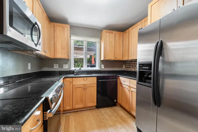 $2,950 | 106 West Lee Street, Baltimore, MD 21201