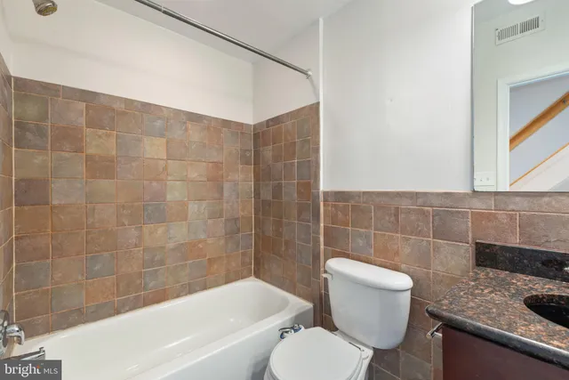 $2,950 | 106 West Lee Street, Baltimore, MD 21201