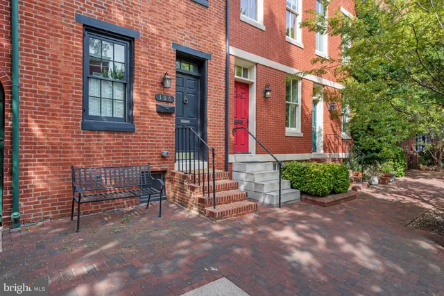 $2,950 | 106 West Lee Street, Baltimore, MD 21201