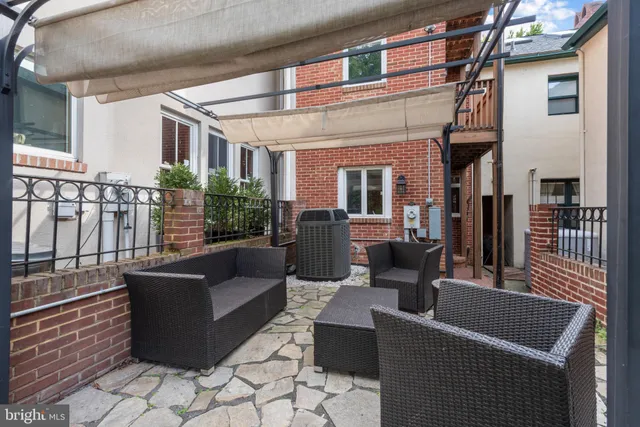 $2,950 | 106 West Lee Street, Baltimore, MD 21201