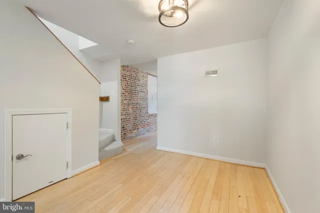 $2,950 | 106 West Lee Street, Baltimore, MD 21201